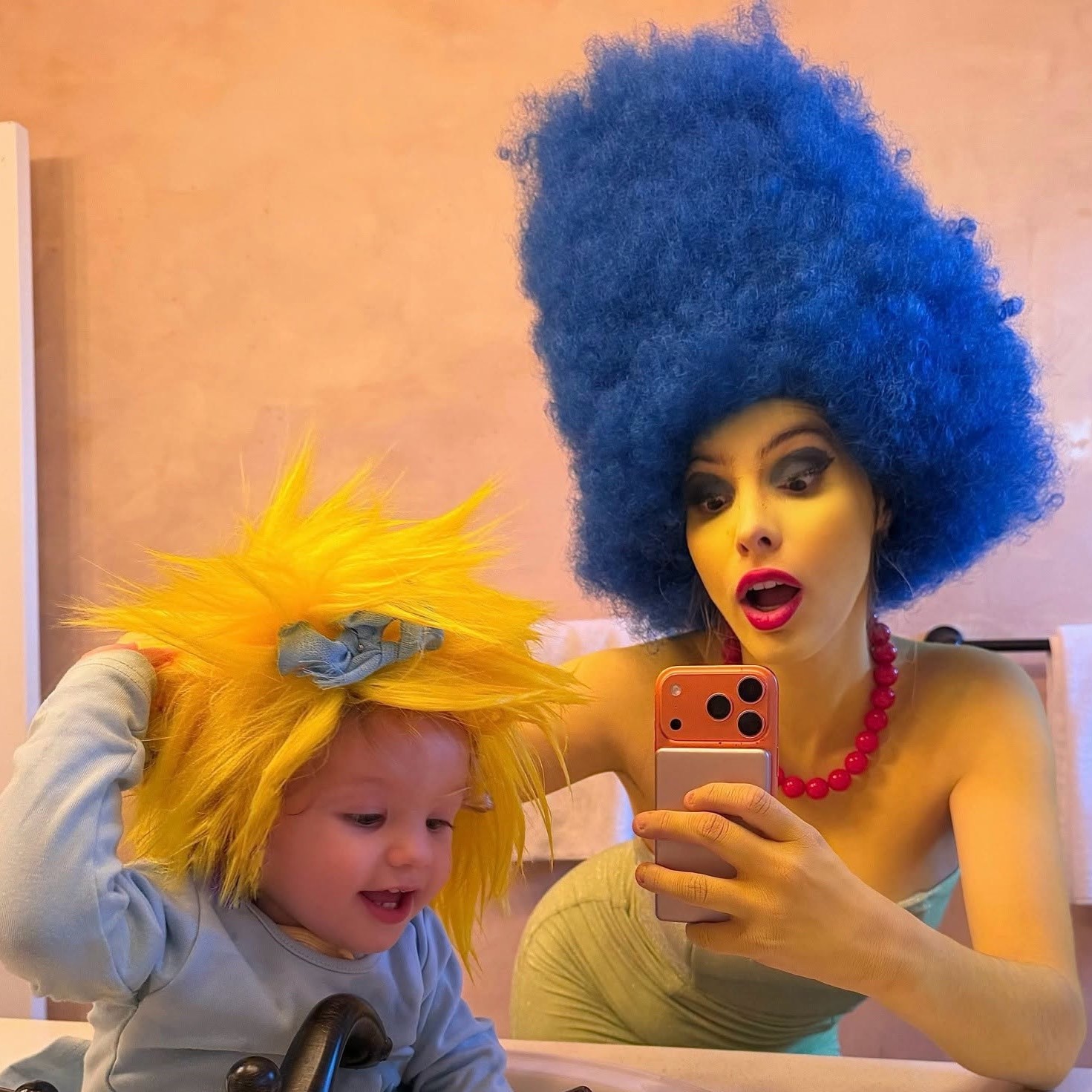Victoria Simpson LELE PONS Y SU HIJA ELOÍSA CONQUISTAN HALLOWEEN COMO MARGE Y MAGGIE ...